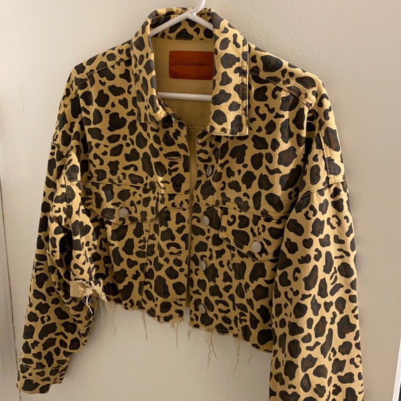 Cheetah print distressed cropped denim jacket - Picture 4 of 8